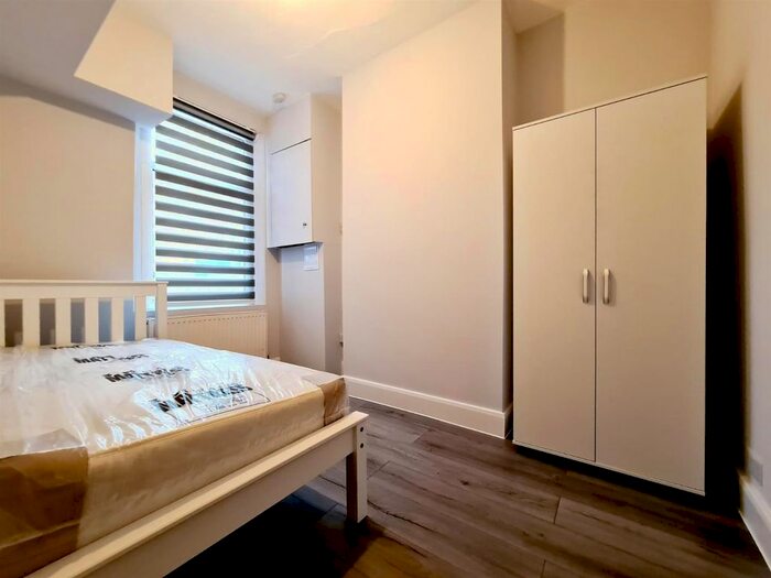 4 Bedroom Property To Rent In Durban Road, Haringey, London, N17