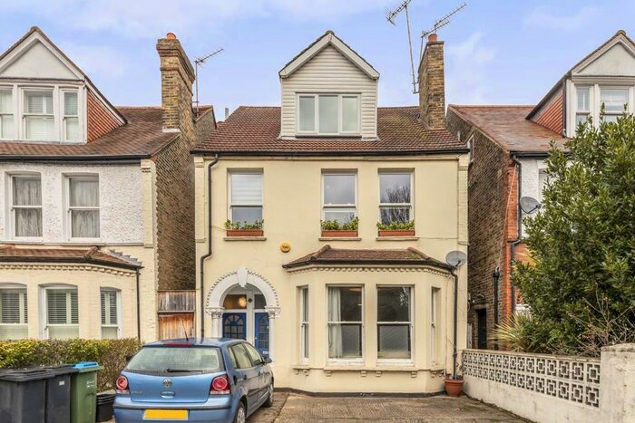2 Bedroom Flat To Rent In Richmond Road, Twickenham TW1