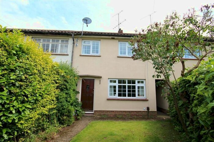 3 Bedroom Terraced House To Rent In Orchard Estate, Twyford, Reading RG10