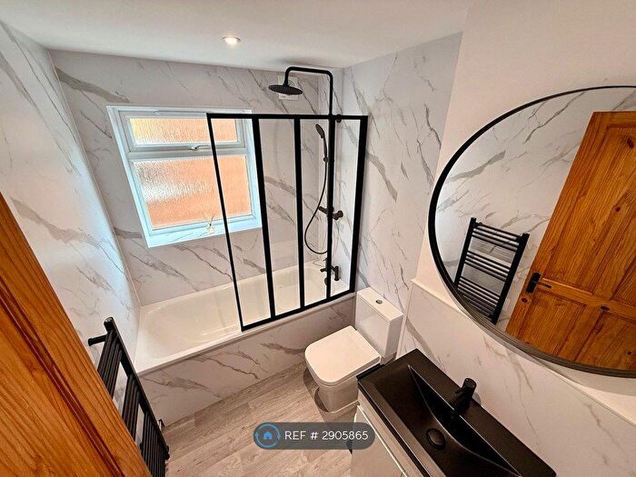 2 Bedroom Flat To Rent In Ranscombe Close, Rochester, ME2
