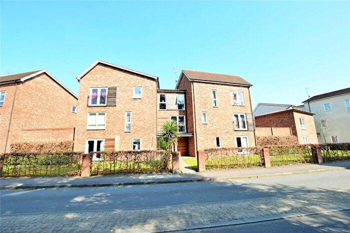 2 Bedroom Flat To Rent In Hampden Crescent, Bracknell, Berkshire, RG12