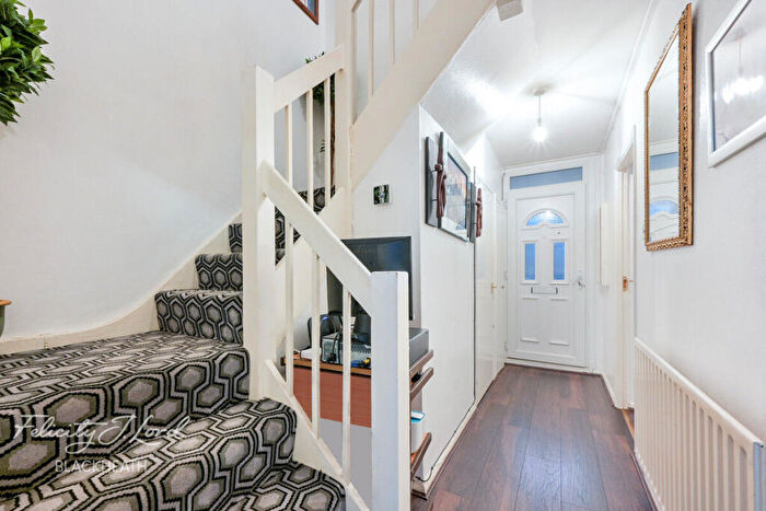 3 Bedroom Terraced House For Sale In Felspar Close, Plumstead, SE18