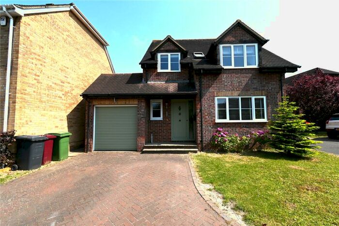 3 Bedroom Detached House To Rent In Rydal Close, Basingstoke, Hampshire, RG22