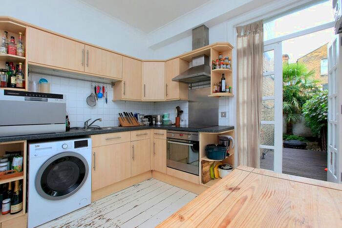 1 Bedroom Flat To Rent In Corrance Road, Brixton, London, SW2