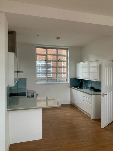 1 Bedroom Flat To Rent In West Street, BN1
