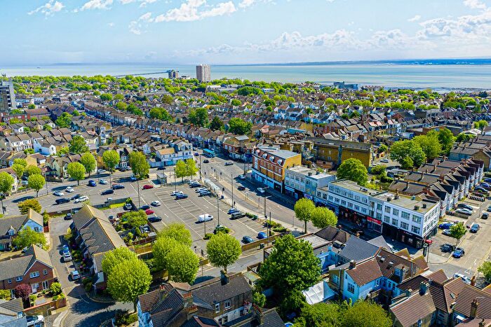 3 Bedroom Flat To Rent In London Road, Westcliff-On-Sea, SS0