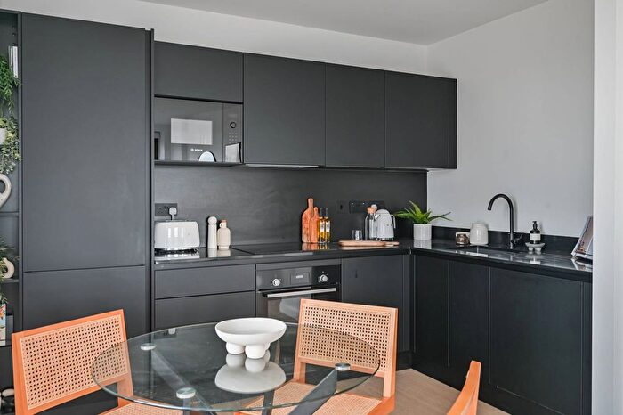 2 Bedroom Flat To Rent In Dod Street, Limehouse, London, E14