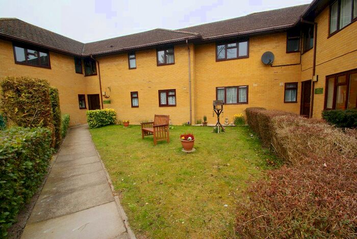 2 Bedroom Flat To Rent In Micheldever Road, Andover, SP10