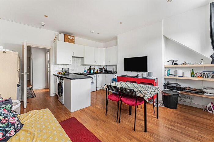 1 Bedroom Flat For Sale In Bethnal Green Road, London, E2