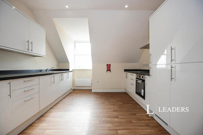 2 Bedroom Flat To Rent In St. Peters Gardens, Marefair, Northampton, NN1