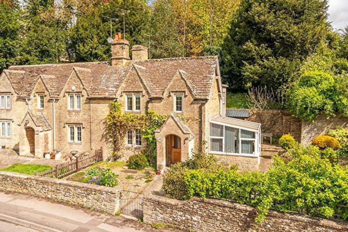 3 Bedroom Semi Detached House For Sale In Swindon Road, Malmesbury, SN16