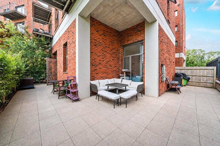 2 Bedroom Flat For Sale In Walnut Tree Close, Guildford, GU1