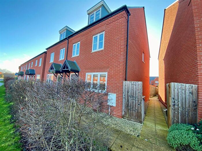 3 Bedroom Semi Detached House For Sale In Leighton Close, Twigworth, GL2