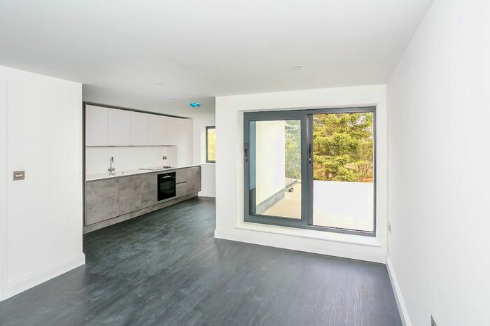 1 Bedroom Flat To Rent In Little Bushey Lane, Bushey, Hertfordshire, WD23