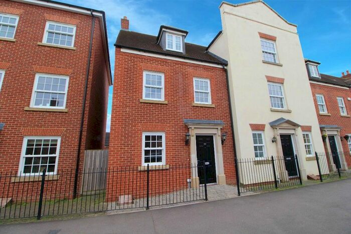 4 Bedroom Town House To Rent In Greenkeepers Road, Great Denham, Bedford, MK40