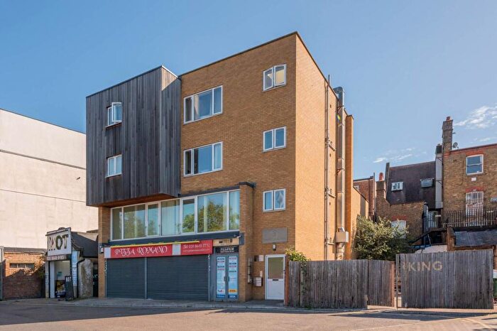 3 Bedroom Flat To Rent In London Road, Mitcham, CR4