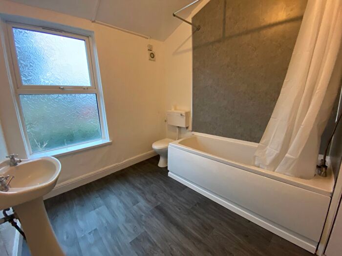 2 Bedroom End Of Terrace House To Rent In Chanterlands Avenue, Hull, HU5
