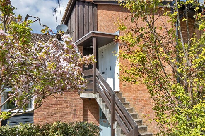 1 Bedroom Flat To Rent In Kennedy Gardens, Sevenoaks, TN13