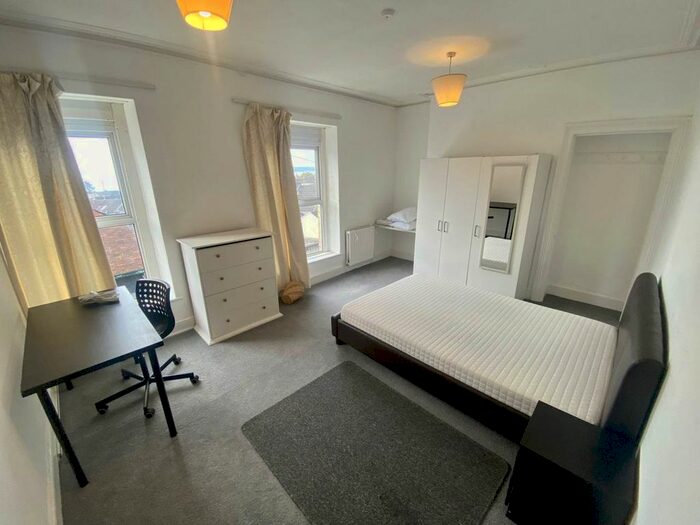 4 Bedroom Property To Rent In Bayview Terrace, Brynmill, Swansea, SA1