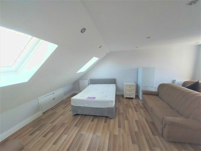 Studio To Rent In Doris Avenue, Erith, DA8