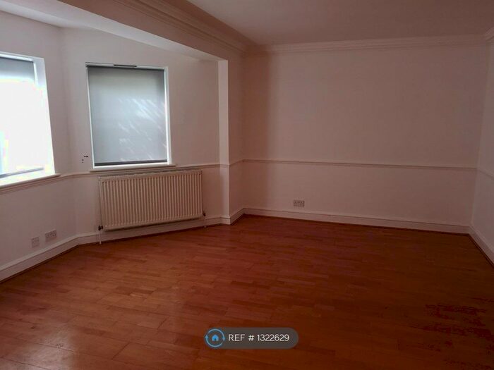 2 Bedroom Flat To Rent In Melrose Gardens, London W6