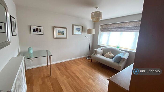 1 Bedroom Flat To Rent In Edgwarebury Lane, Edgware, HA8