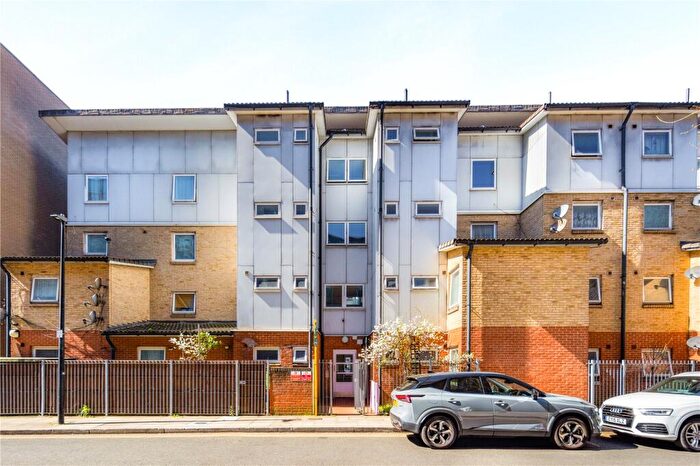 3 Bedroom Flat For Sale In Glasshouse Fields, London, E1W