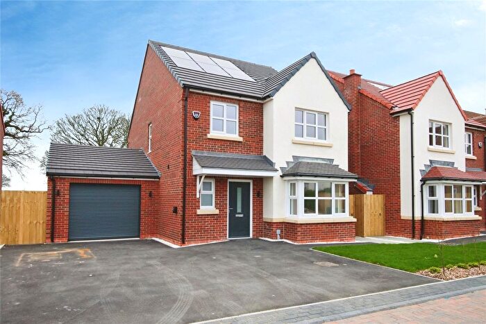 3 Bedroom Detached House For Sale In Snowbird Close, Burn, YO8
