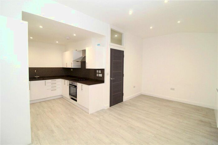 2 Bedroom Maisonette To Rent In Mitcham Road, Croydon, CR0