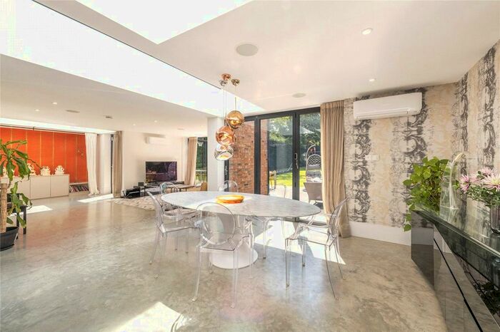 6 Bedroom Property To Rent In Walm Lane, Mapesbury, NW2