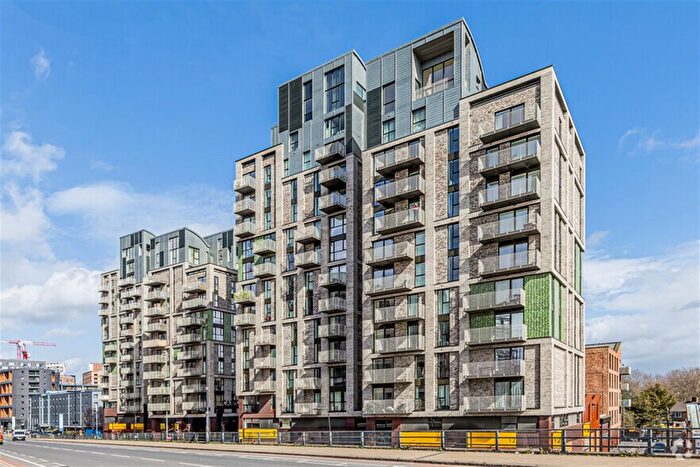 3 Bedroom Flat To Rent In Thanet Tower, Canning Town, E16