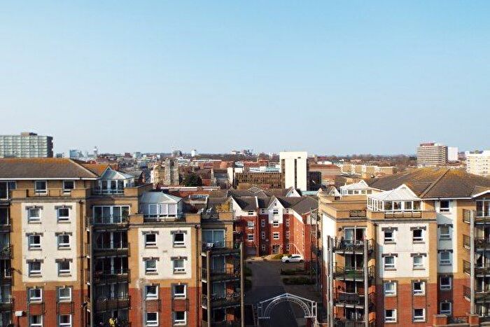 3 Bedroom Flat To Rent In High Street, Southampton, SO14