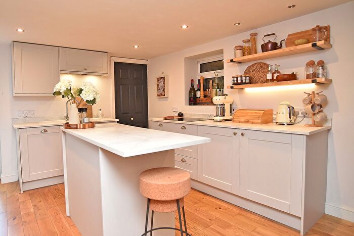 3 Bedroom End Of Terrace House For Sale In North Lodge Avenue, Harrogate, HG1