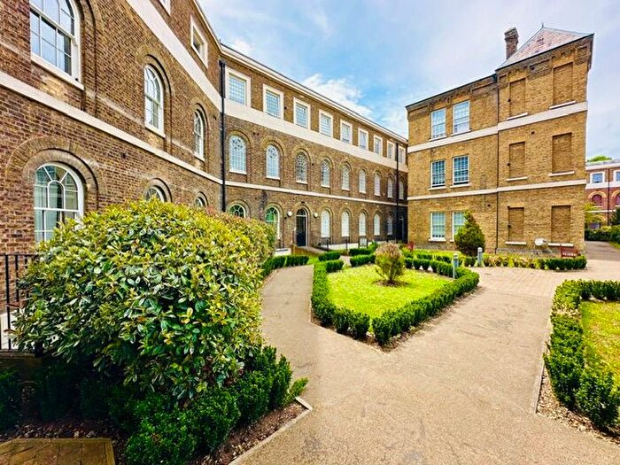 2 Bedroom Flat For Sale In Hilda Road, London, UB2