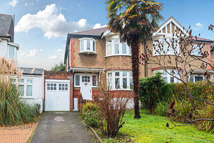 3 Bedroom Semi-Detached House For Sale In Torrington Park, London, N12