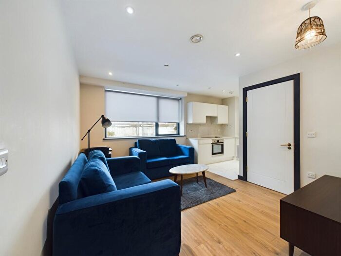 1 Bedroom Flat To Rent In Strand Plaza, Drury Lane, L2