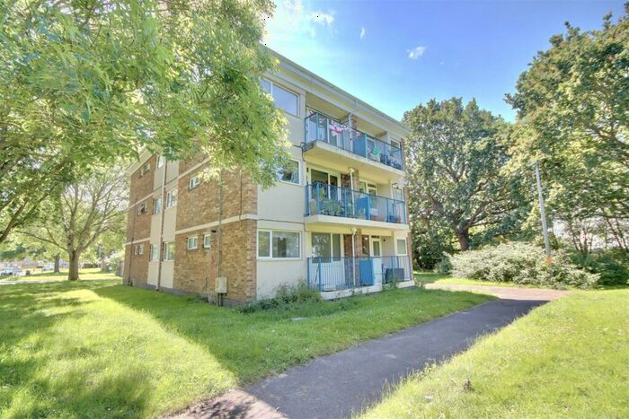 1 Bedroom Flat For Sale In Longfield Avenue, Fareham, PO14