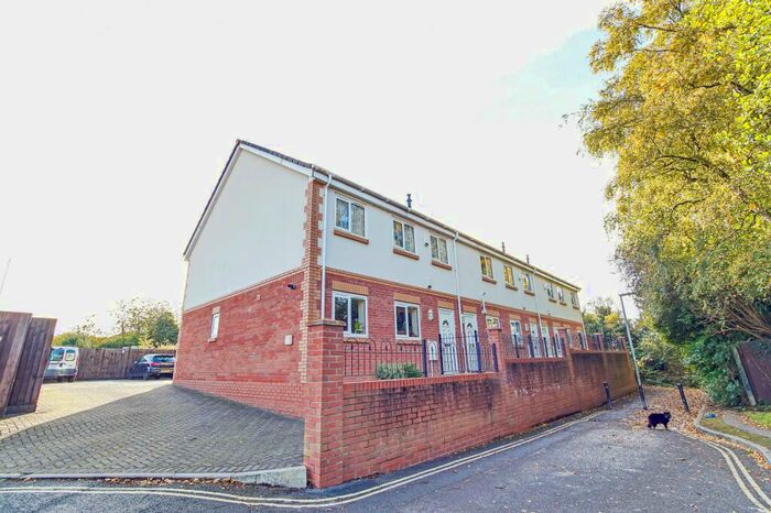 2 Bedroom Flat To Rent In Gable Crest, Stibbs Hill, St George, BS5