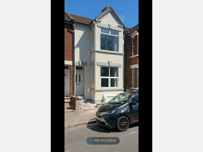 4 Bedroom Terraced House To Rent In Rosebery Road, Gillingham, ME7