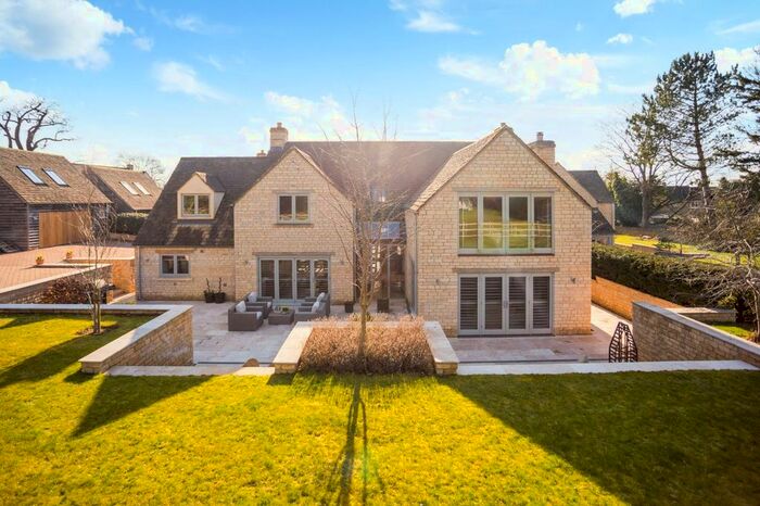 5 Bedroom Detached House For Sale In Elm Crescent, Charlbury, Chipping Norton, Oxfordshire, OX7