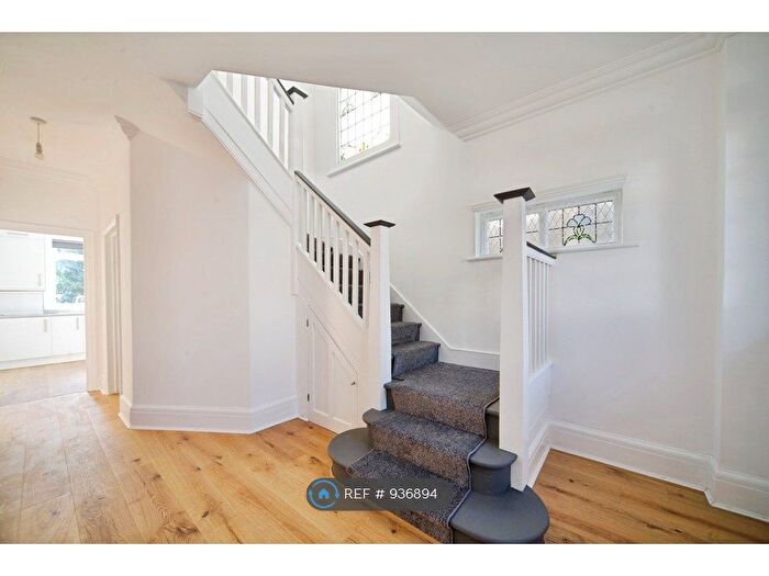 4 Bedroom Semi-Detached House To Rent In Southwood Lawn Road, London, N6