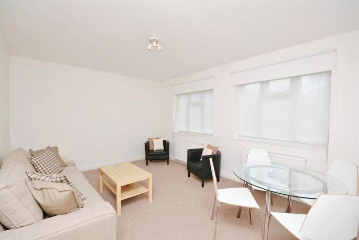 3 Bedroom Apartment To Rent In Granville Place, High Road, North Finchley, London, N12