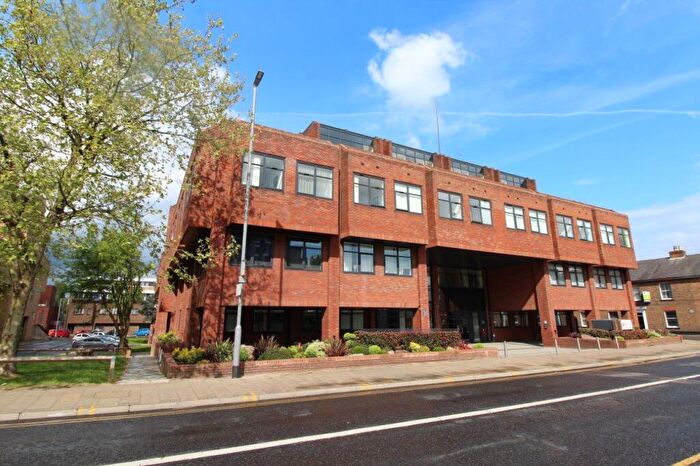 1 Bedroom Flat To Rent In Flowers Way, Luton, Bedfordshire, LU1