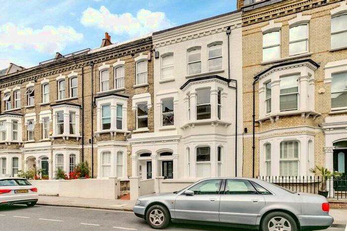 1 Bedroom Flat To Rent In Radipole Road, Parsons Green, SW6