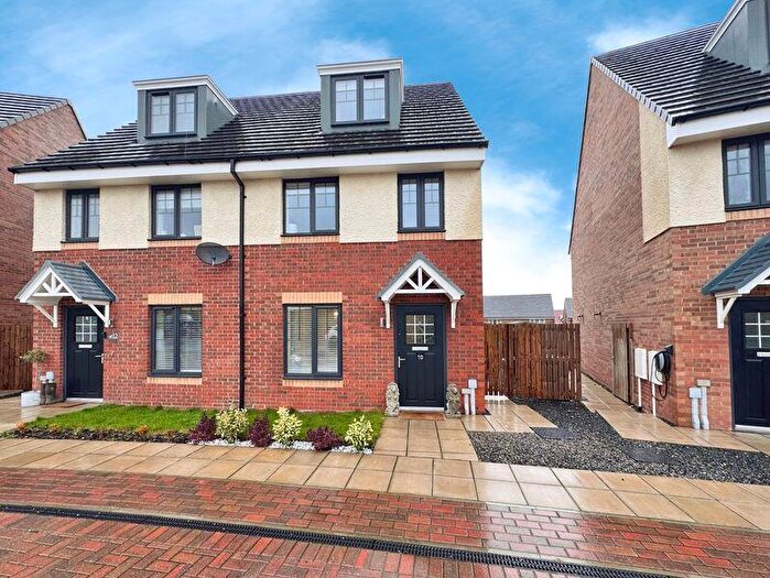 3 Bedroom Town House For Sale In Wagtail Gardens, Ryton, NE40