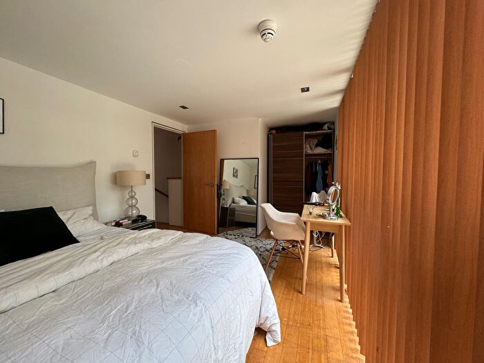 2 Bedroom Flat To Rent In Benyon Wharf, Hackney, E8