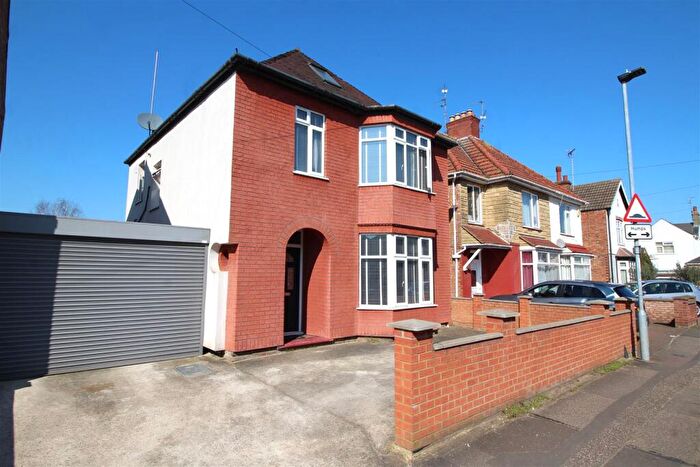 4 Bedroom Detached House For Sale In Oxford Road, Peterborough, PE1