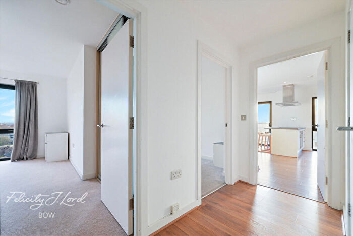 2 Bedroom Apartment For Sale In Cotall Street, London, E14