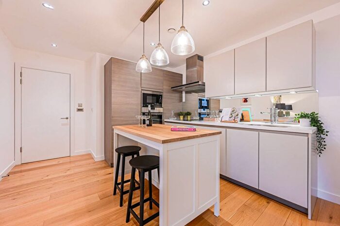 2 Bedroom Flat For Sale In Glenthorne Road, Hammersmith, London, W6