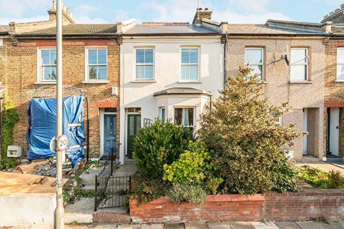 3 Bedroom Terraced House For Sale In Trevelyan Road, Tooting, SW17